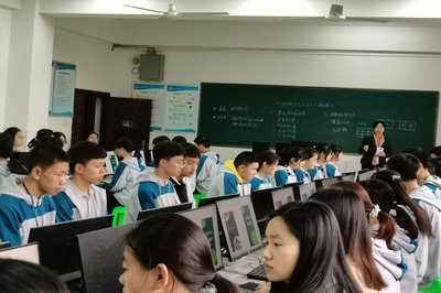 职高女生学平面设计好吗